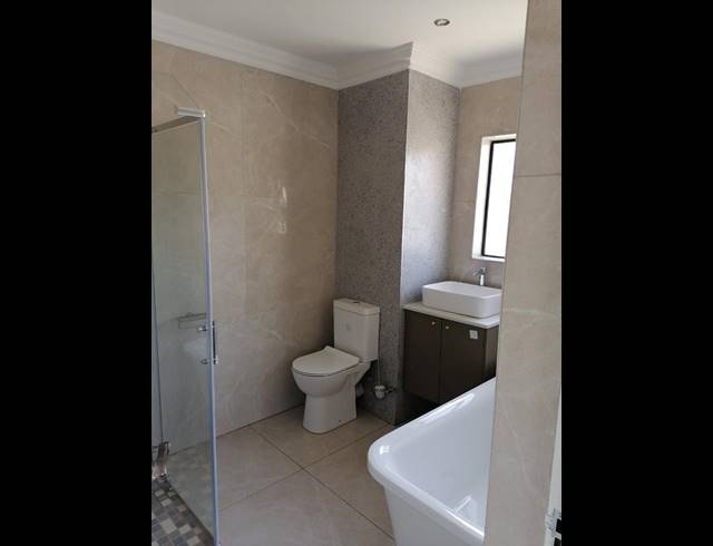 6 BEDROOM HOUSE FOR SALE IN SAVANNAH COUNTRY ESTATE